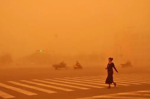強沙塵天氣對我國環(huán)境空氣質(zhì)量帶來嚴重影響，空氣質(zhì)量監(jiān)測站大有用處！